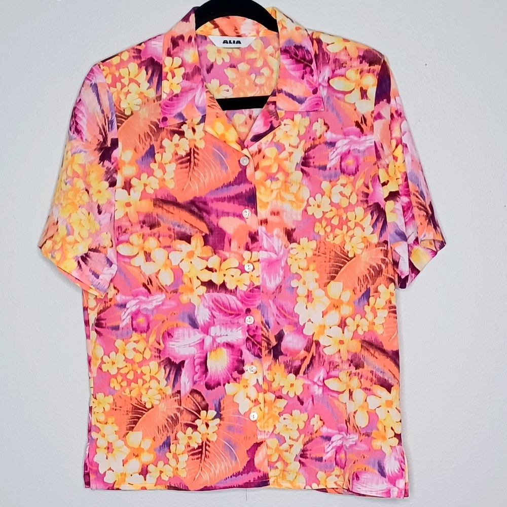 Alia Button Down Short Sleeve Floral Shirt Size Medium